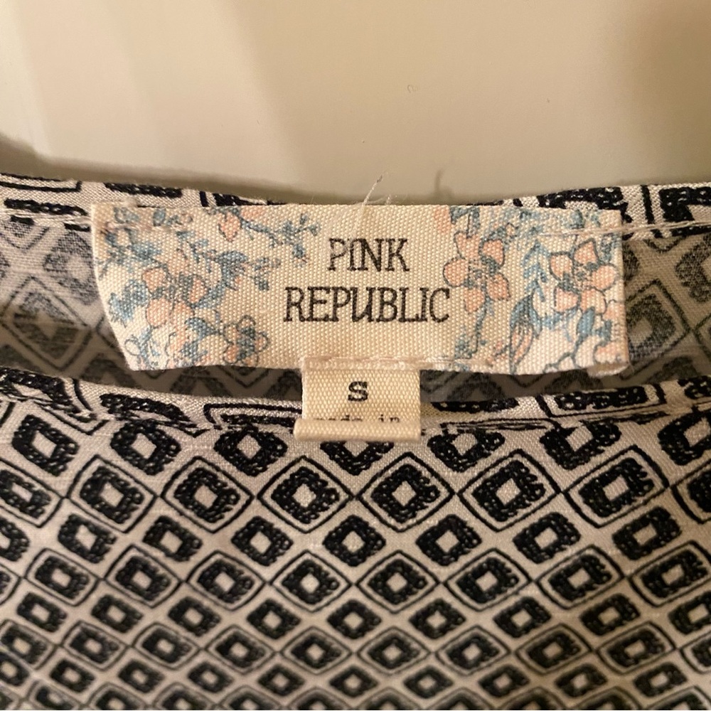 Patterned Blouse - Picture 2 of 5